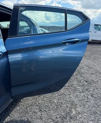 Opel Astra K Rear door