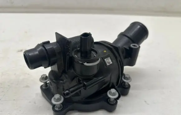 Mercedes-Benz A W177 Thermostat/thermostat housing A2822030175
