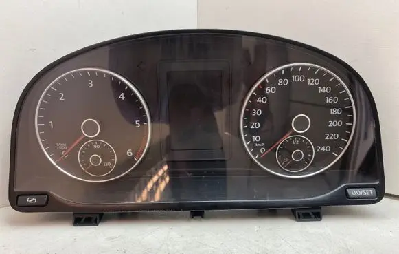Volkswagen Touran II Speedometer (instrument cluster) 1T0920875A