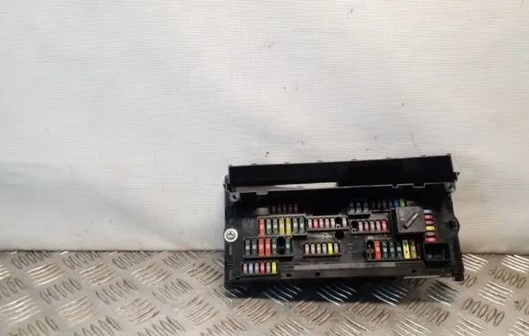 BMW 5 F10 F11 Fuse module 9252815