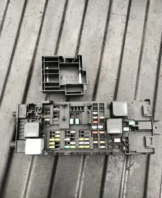 Land Rover Discovery 5 Fuse module JPLA14A073BB 5C5A11F01 JPLA14K016BA