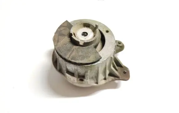 Mercedes-Benz C W205 Engine mount bracket A2052406617