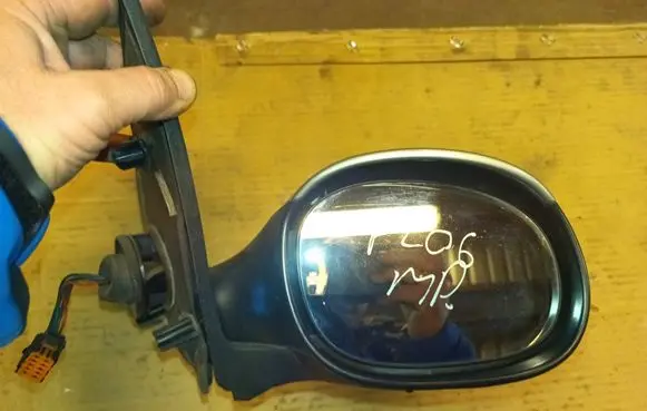 Peugeot 206 Front door electric wing mirror 