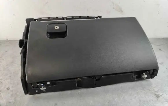Glove box
