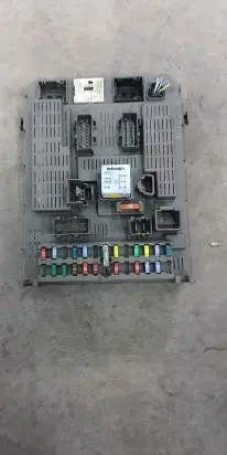 Peugeot 807 Fuse module 9651938180