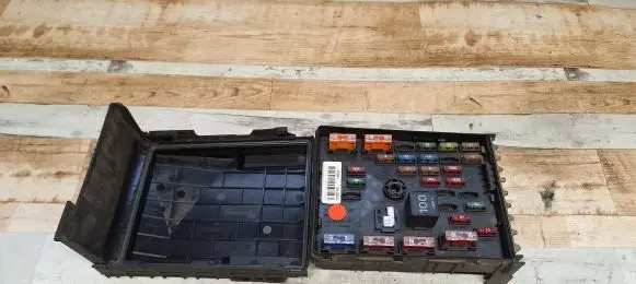 Volkswagen PASSAT B6 Fuse box set 3C0937125