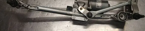 BMW 3 E90 E91 Front wiper linkage and motor 6978263