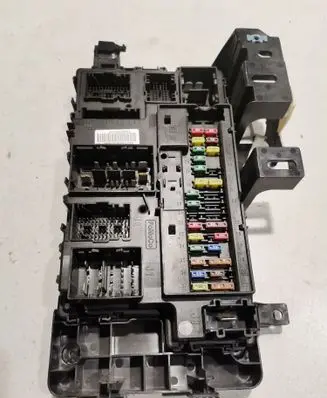Ford Mustang VI Fuse module GR3T15604