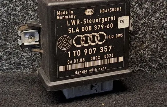 Volkswagen Touran I Light module LCM 1T0907357
