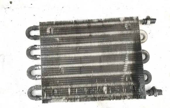 Volvo XC70 Engine oil radiator 
