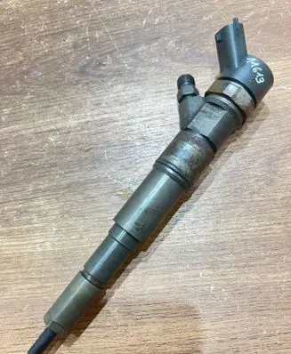 BMW 5 E39 Fuel injector 0445110048 7785985