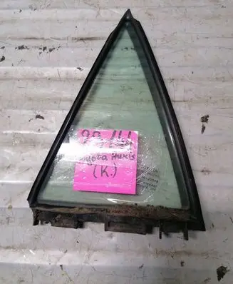 Toyota Auris 150 Rear vent window glass E643R00048