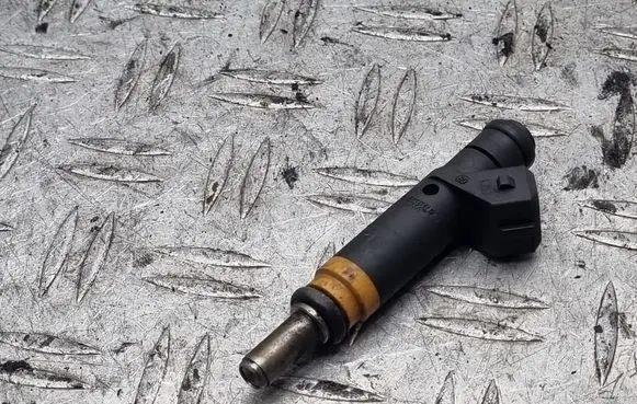 BMW 7 E65 E66 Fuel injector 7506924