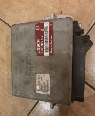 BMW 7 E32 Engine control unit/module 0261200179