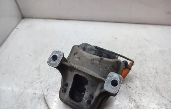 Audi Q5 SQ5 Engine mount bracket