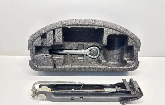 Opel Astra J Tool set 13279179 329755060