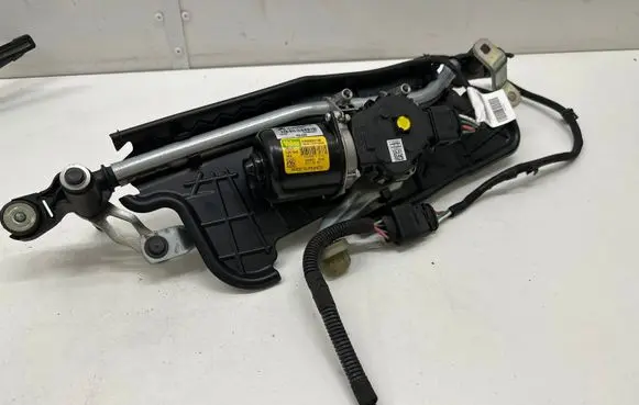 Opel Mokka B Front wiper linkage and motor 9824534680