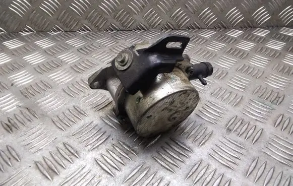 Nissan Qashqai Vacuum pump 705641000
