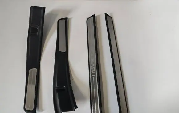 Foot area side trim