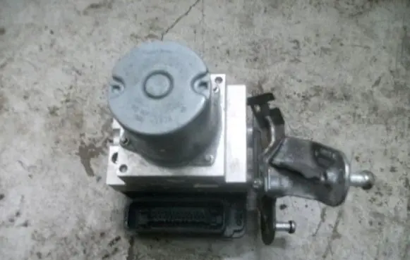 Mercedes-Benz E AMG W211 ABS Pump A2114312212