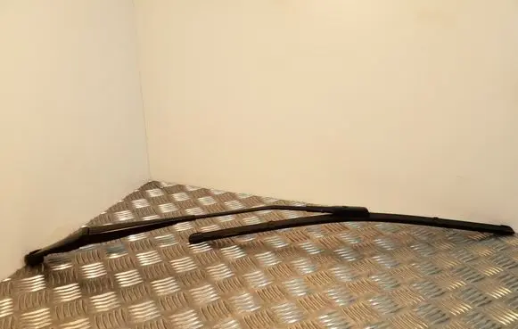 Audi A4 S4 B8 8K Front wiper blade arm 8K2955408