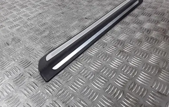 Front sill trim cover