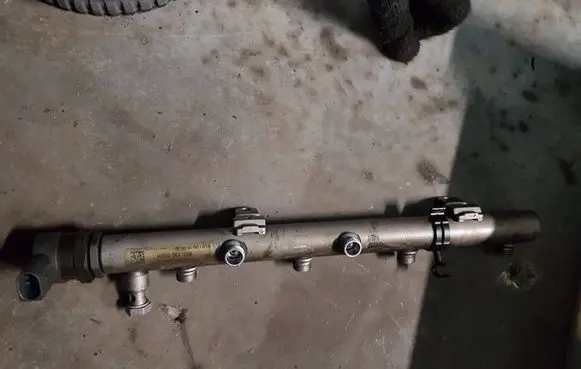 Audi A8 S8 D3 4E Fuel main line pipe 057130090H