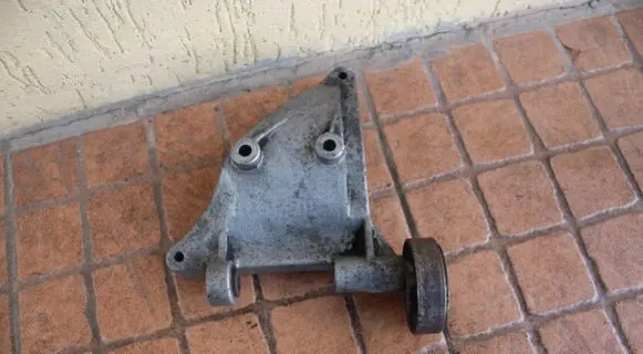 Audi A4 S4 B6 8E 8H A/C compressor mount bracket 059260885F