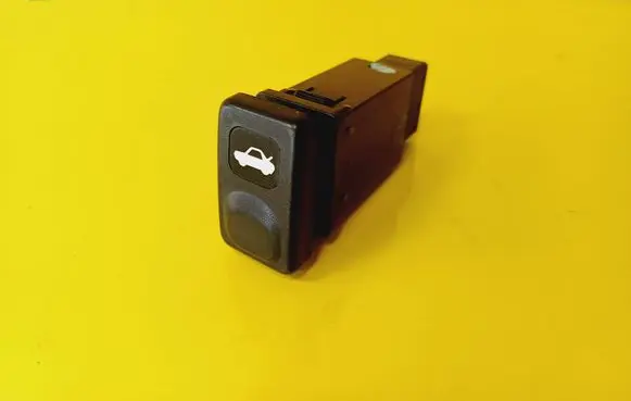 KIA Sportage Tailgate opening switch 