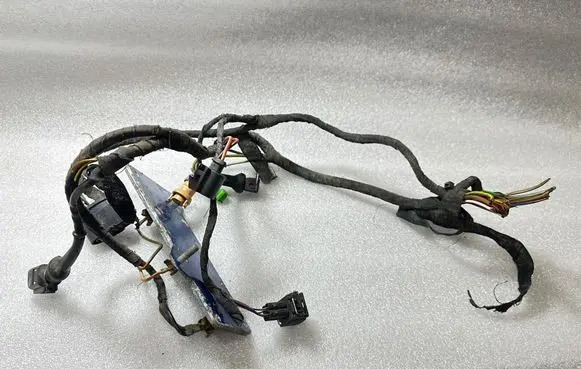 Audi A8 S8 D2 4D Coolant fan relay 893959493C