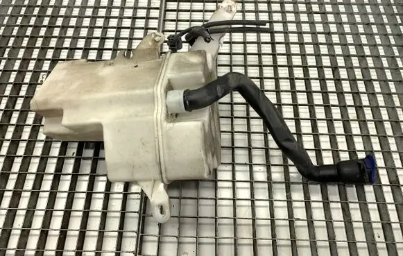 Volvo V70 Windshield washer fluid reservoir/tank 30784233