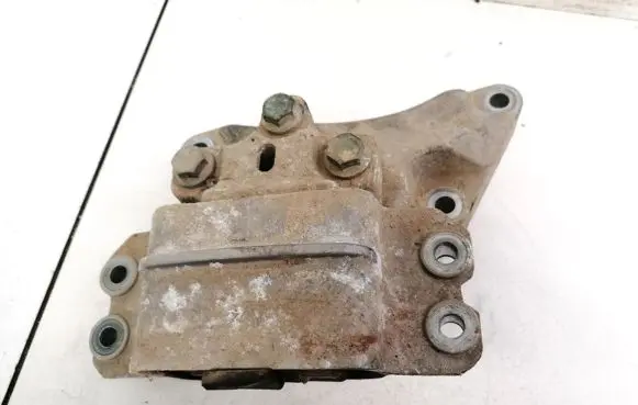 Volkswagen Touran I Engine mount bracket 1K0199117