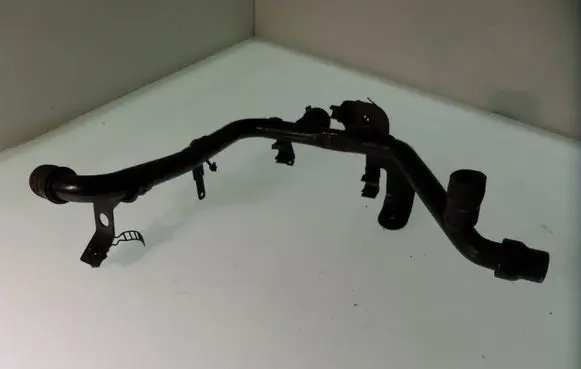 Volkswagen Golf IV Engine coolant pipe/hose 038121065B
