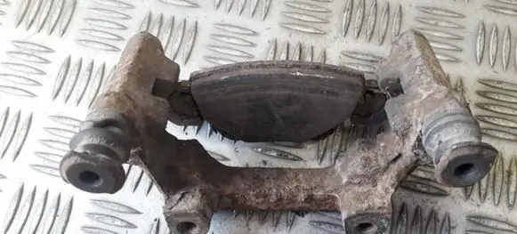 Ford Mondeo Mk III Rear brake caliper