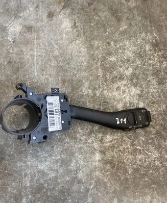 Volkswagen PASSAT B7 Wiper control stalk 1K0953519 01203504 20350470235265
