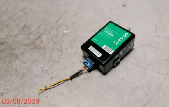 Toyota Avensis T270 Door control unit/module 89740-05070