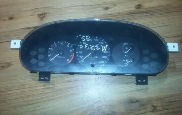 Mazda 323 F Speedometer (instrument cluster)