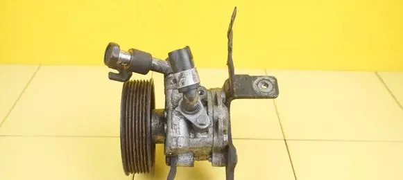 Nissan Navara D23 Power steering pump YS23