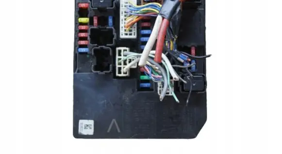Nissan Navara D40 Fuse module 284B75X30A