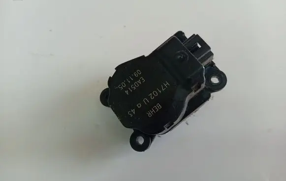Opel Zafira B Air flap motor/actuator H7102UA43