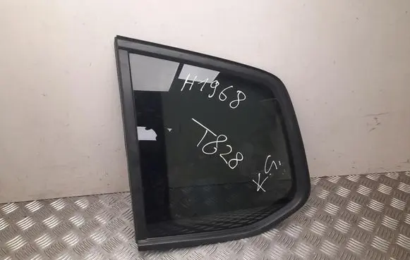 Volkswagen Touran III Rear side window 5TA845041