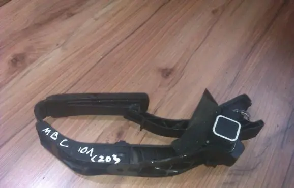 Mercedes-Benz C W203 Accelerator throttle pedal a2113010001
