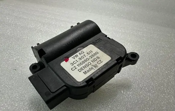 Volkswagen PASSAT B7 Air flap motor/actuator 3C1907511 CZ1168802880