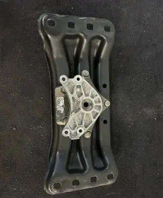 Mercedes-Benz E AMG W212 Gearbox mounting bracket