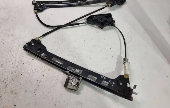 Volkswagen PASSAT CC Front window lifting mechanism without motor 