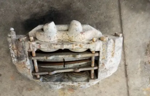 Toyota Hilux (AN10, AN20, AN30) Front brake caliper 477500K180