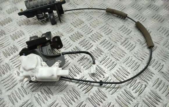 Mazda 3 I Tailgate/trunk/boot lock/catch/latch