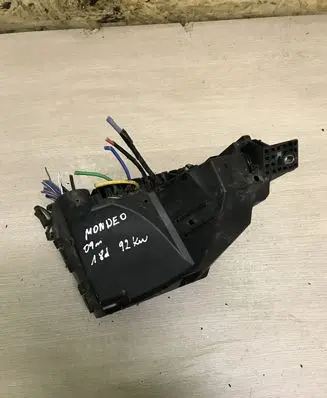 Ford Mondeo MK IV Fuse module 6G9114A07604