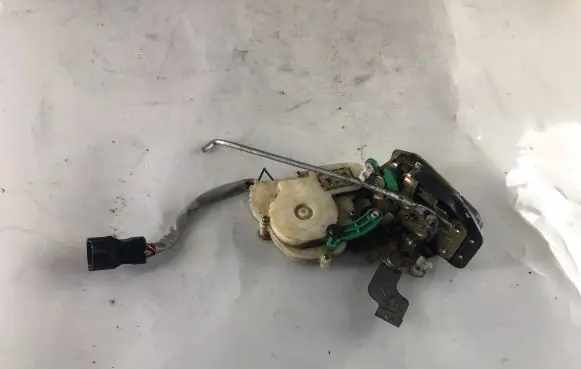 KIA Sorento Front door lock