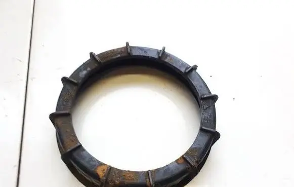 Volvo S40 In tank fuel pump screw locking ring/nut 2S619C385AA 2S61-9C385-AA